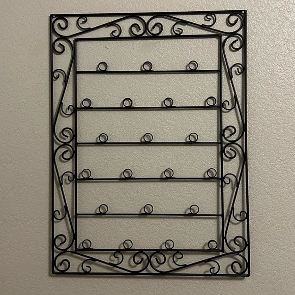 Used like new Black Metal Picture Holder - Picture 1 of 2